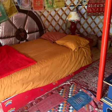 אוהל מפואר La Yourte Du Moulin Champrond